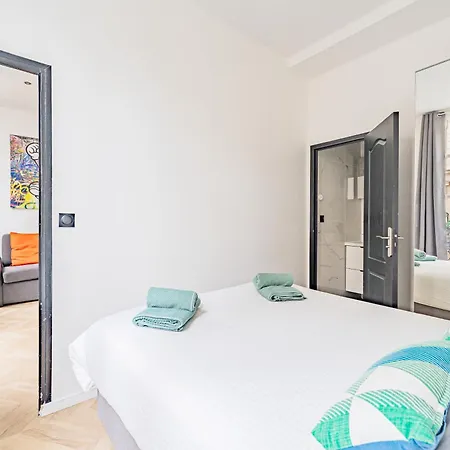 Le Marais - 3 Bedrooms, 2 Bathrooms, 2wc